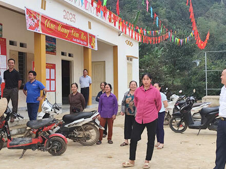 Kinh tế - Chính trị